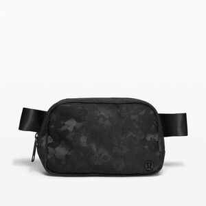 Lululemon Everywhere Belt Bag 1L Black Camo